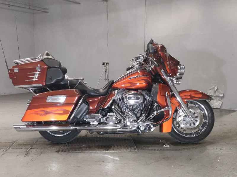 Harley-Davidson FLHTCUSE1800 CVO 2010