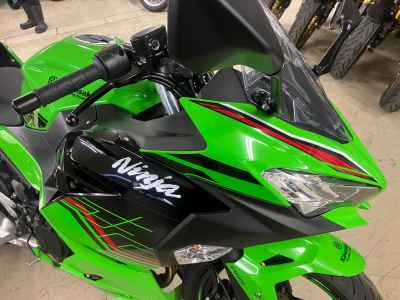 Kawasaki Ninja 400 KRT Edition 2025