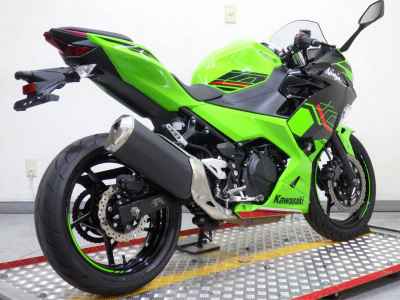 Kawasaki Ninja 400 KRT Edition 2024