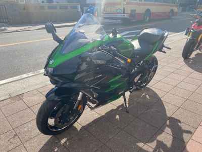 Kawasaki Ninja H2 SX 2023