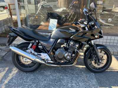 Honda CB400 Super Boldor 2022