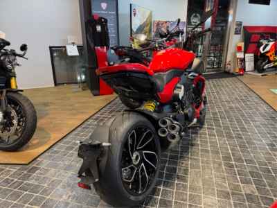 Ducati Diavel V4 2025
