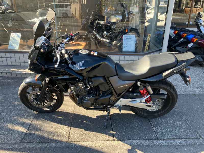 Honda CB400 Super Boldor 2022