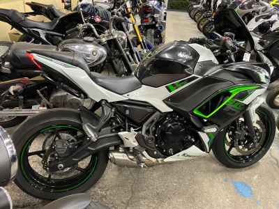 Kawasaki Z650 2022