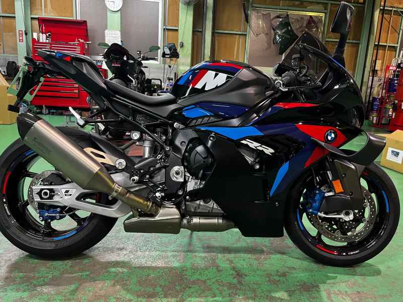 BMW M1000RR 2025
