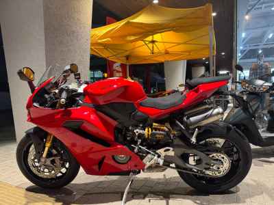 Ducati Panigale V2S 2025