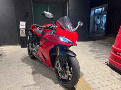 Ducati Panigale V2S 2025