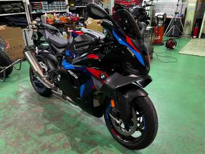 BMW M1000RR 2025
