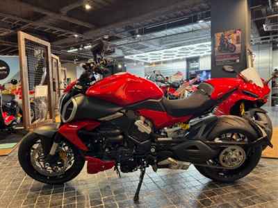 Ducati Diavel V4 2025