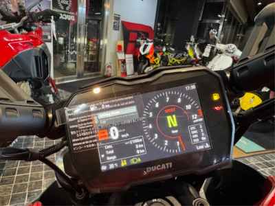 Ducati Diavel V4 2025