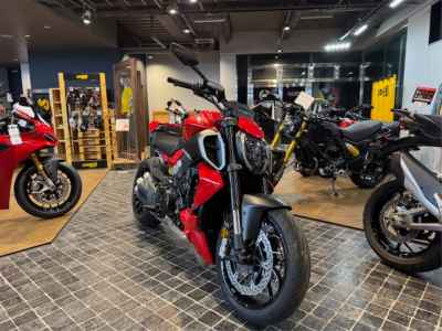 Ducati Diavel V4 2025