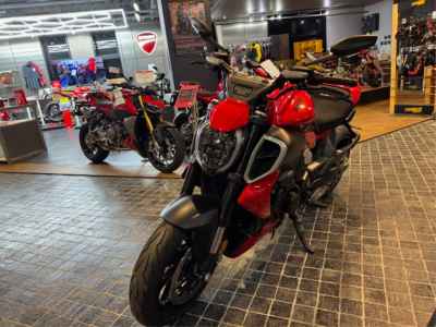 Ducati Diavel V4 2025