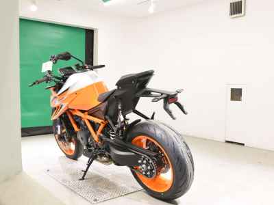 KTM 1290 Super Duke R 2023
