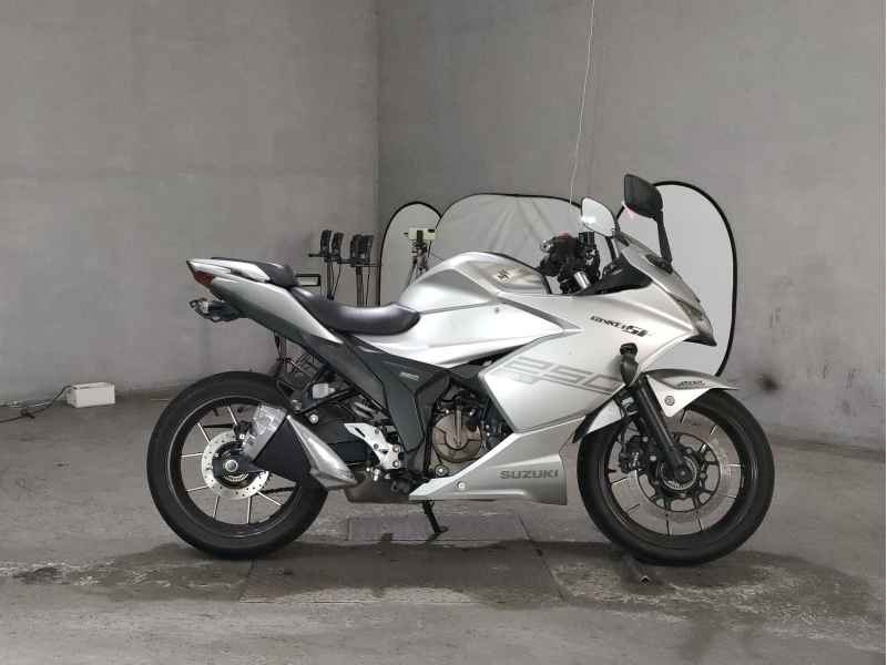 Suzuki Gixxer 250SF