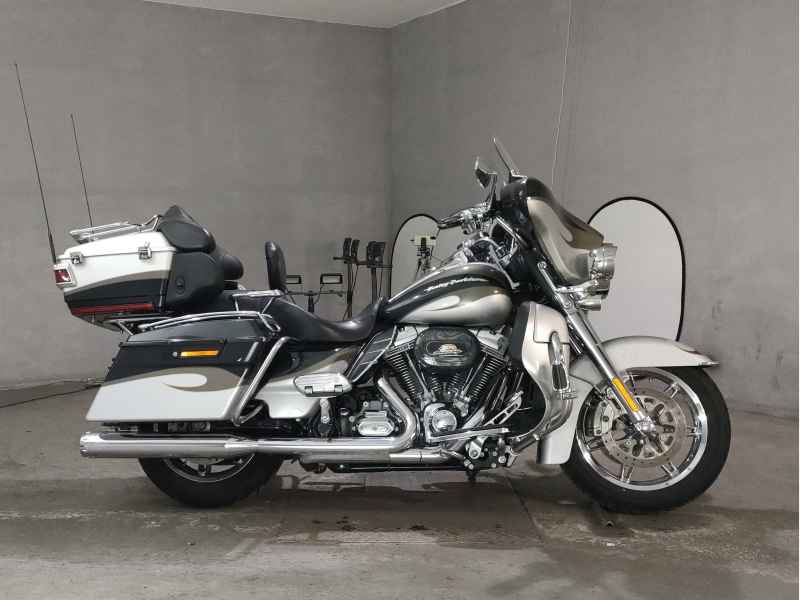 Harley-Davidson FLHTCUSE1800 CVO 2013
