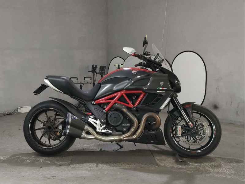 Ducati Diavel Carbon 2011