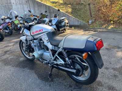 Suzuki GSX750S Katana