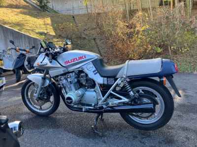 Suzuki GSX750S Katana