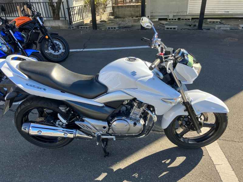 Suzuki GSR250