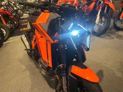 KTM 1290 Super Duke R 2024
