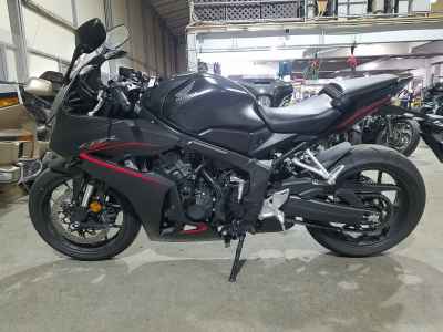 Honda CBR650R E-Clutch 2025