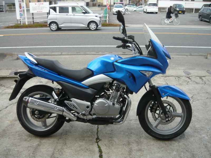 Suzuki GSR250S
