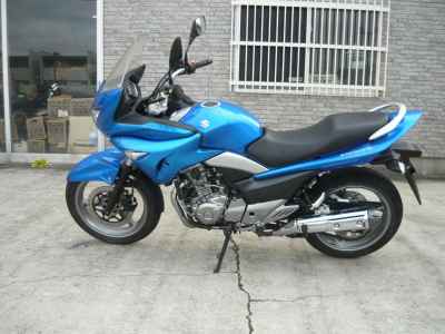 Suzuki GSR250S