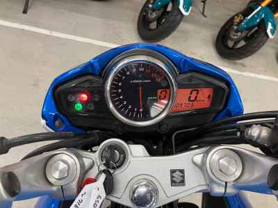 Suzuki GSR250