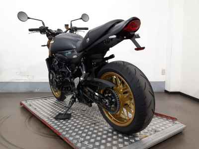 Kawasaki Z900RS SE 2025