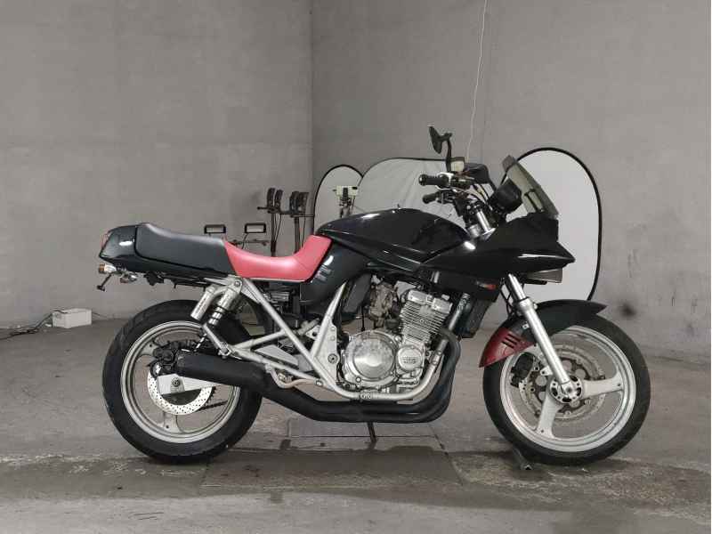 Suzuki GSX250S Katana