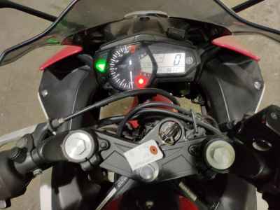Yamaha YZF-R25 2015