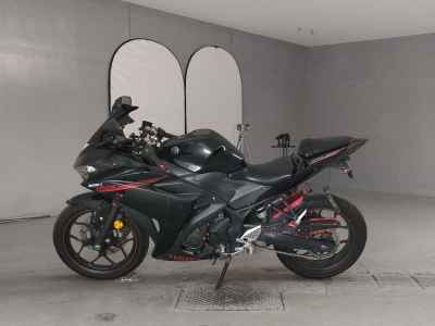 Yamaha YZF-R25 2015