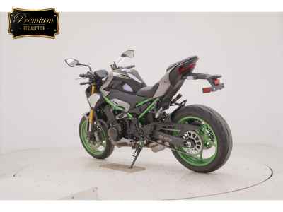 Kawasaki Z900 SE 2025
