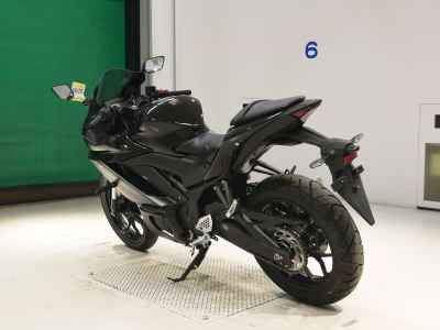 Yamaha YZF-R25 2023
