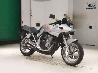 Suzuki GSX250S Katana