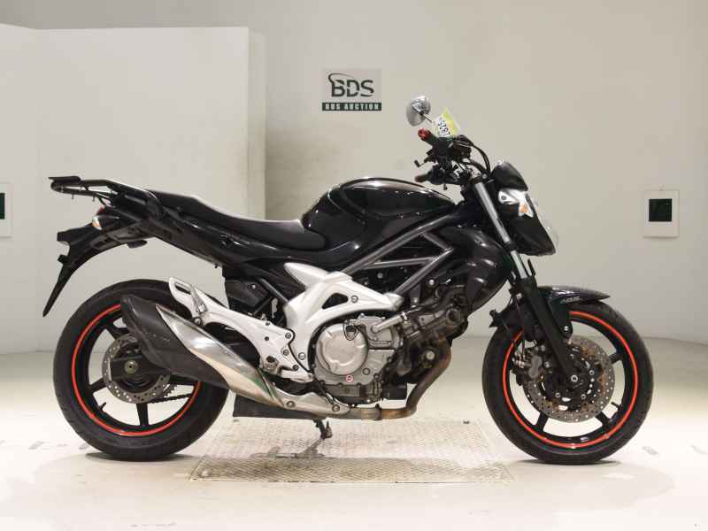 Suzuki Gladius SFV400 2010