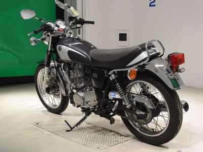 Yamaha SR400 2021