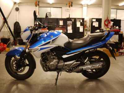 Suzuki GSR250