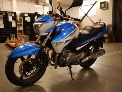 Suzuki GSR250