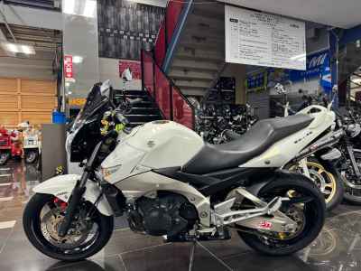 Suzuki GSR400 2010