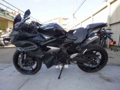 Kawasaki Ninja ZX-4R SE 2025