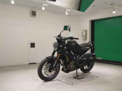 Husqvarna Svartpilen 401 2025