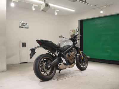 Honda CB650R E-Clutch 2025