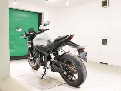 Honda CB650R E-Clutch 2025