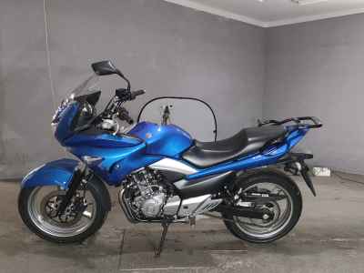 Suzuki GSR250S