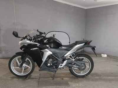 Honda CBR250R 2011