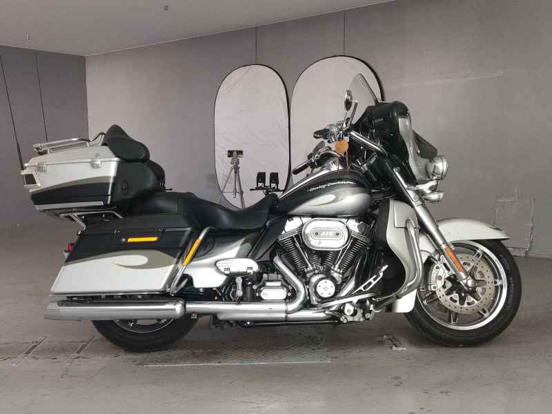 Harley-Davidson FLHTCUSE1800 CVO 2013