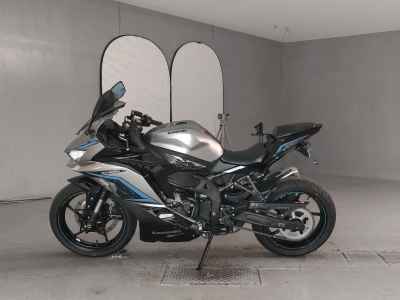 Kawasaki Ninja ZX-25R KRT Edition