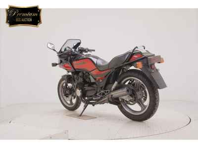 Kawasaki GPZ550 2024