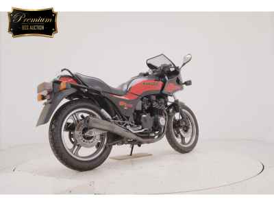 Kawasaki GPZ550 2024